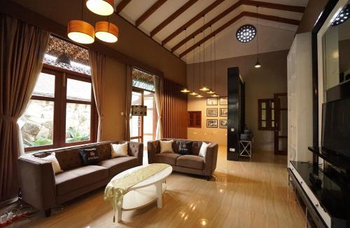 Mlati Villa | Patria Villa With Private Pool Near Hyatt