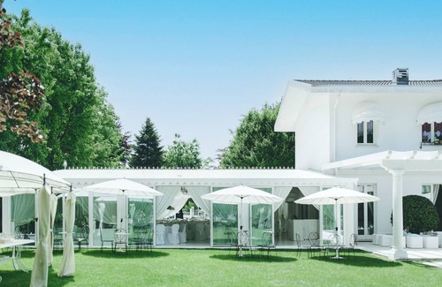 Castelletto di Momo Villa | Patrician villa Magnago (MI) Miami style.