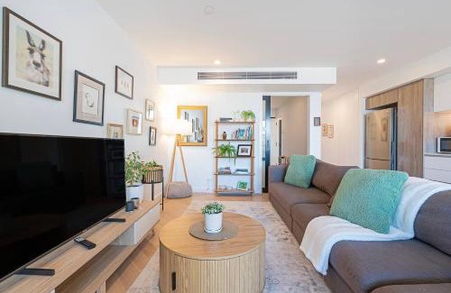 Hobart Central Business District Apartment | Patrick Calm - Easy Living near Dining and Hobart CBD