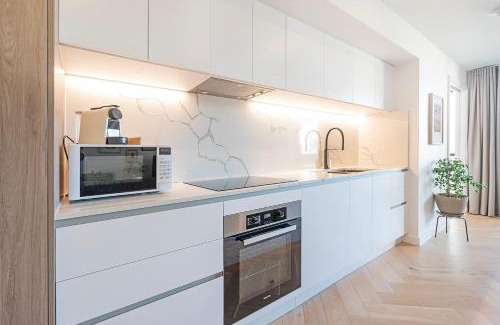 Hobart Central Business District Apartment | Patrick Calm - Easy Living near Dining and Hobart CBD