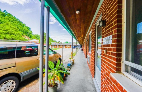 Blue Jay Hotel | Patriot Inn Motel Beaver WV, By OYO