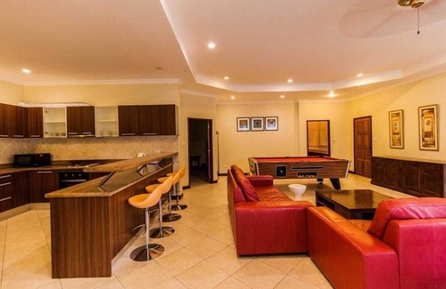 Pratumnak Hill House | Pattaya Luxury Villa with Private Beach芭提雅私家海滩别墅