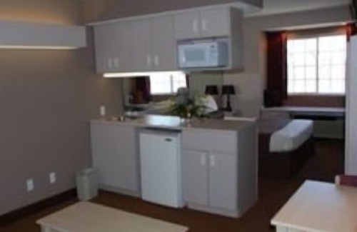 Grand Rivers Hotel | Patti's Inn & Suites