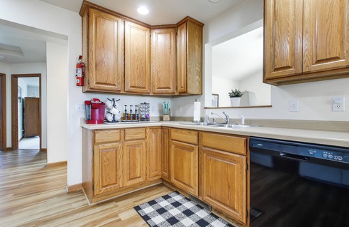 Egg Harbor Condo | 'Pattie's Other Place' - Indoor Pool Access!