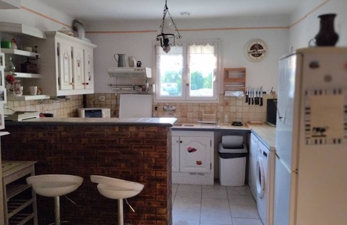 Amilly House | Paule's little house. Gîte* Amilly. Breakfast/romantic options