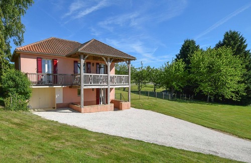 Saint-Medard-d'Excideuil House | Pavilion in France with Heated Pool & Views