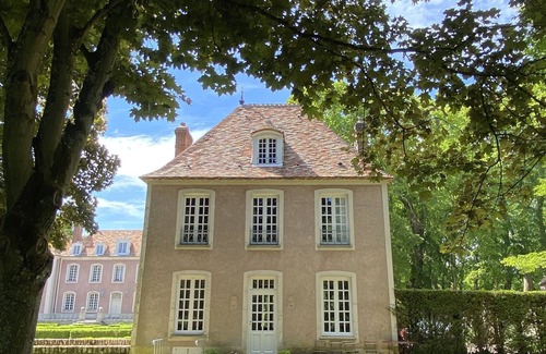 Villeconin House | Pavillon Xvii du Chateau de Saudreville 46 Kilomêtres au sud de Paris