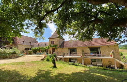 Berbiguieres House | Pavot Gite at Laugerie Basse Gites, with beautiful heated pool