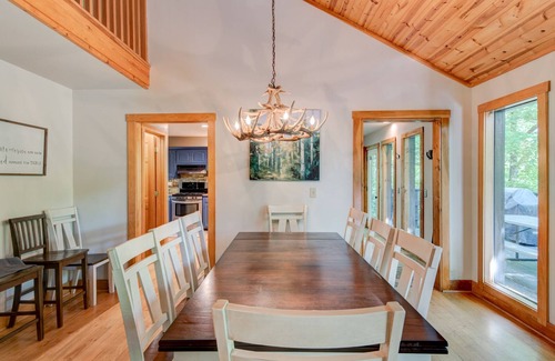 Boone House | Paws A While- Hot Tub, Pool Table, Firepit & More!