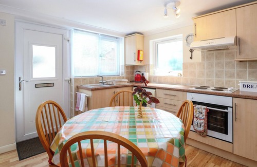 Irstead House | PAWS-A-WHILE, pet friendly, with a garden in Hoveton & Wroxham