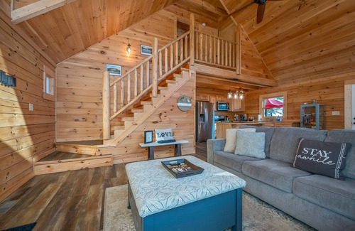 Lake Lure Cabin | Paws Awhile | Pet-Friendly Log Cabin in Lake Lure