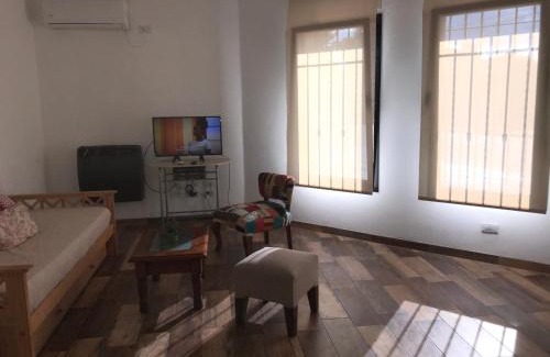 San Antonio de Areco House | PAZ EN LA CIUDAD, en el centro, con WIFI y cochera privada