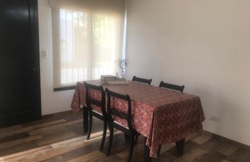 San Antonio de Areco House | PAZ EN LA CIUDAD, en el centro, con WIFI y cochera privada