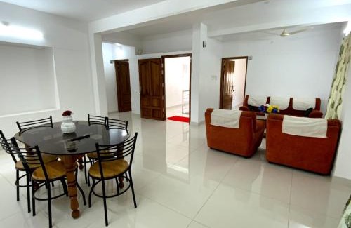 Kazhakuttam House | PAZHOOR RESIDENCY HOME STAY 4BHK Deluxe
