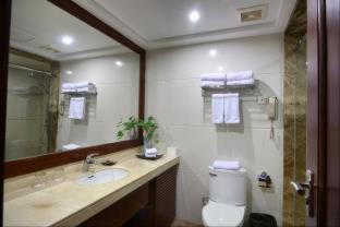Haizhu Apartment | Pazhou Poya International Hotel Canton Fair Complex Modiesha Metro Exit B Branch - Free Shuttle Bus to Canton Fair Complex During Canton Fair Period