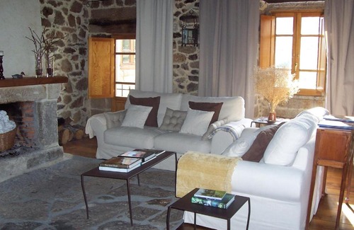 Puebla de Trives Hotel | Pazo A Freiria