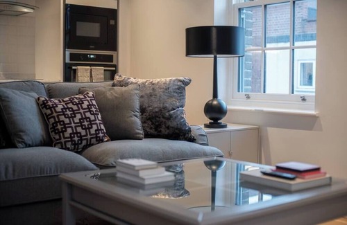 Notting Dale Apartment | PBC | Stylish One Bedroom Apartment in Shoreditch (NS2)