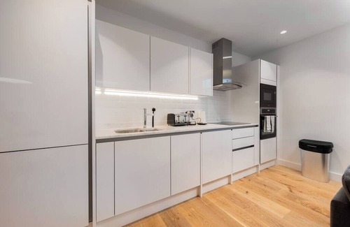 Notting Dale Apartment | PBC | Stylish One Bedroom Apartment in Shoreditch (NS2)