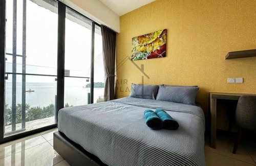 Kampung Bahasa Kapor Apartment | PD D'Wharf Duplex 3BR - Full Seaview (Up To 12 Pax)