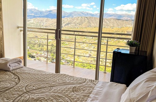 San Juan Bautista Hotel | Hotel Club las Flores