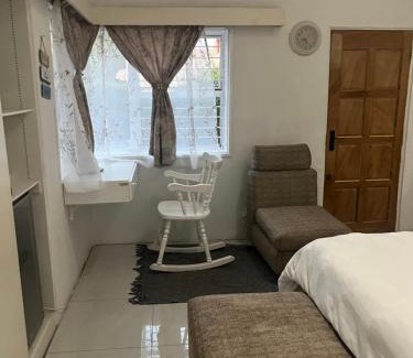 Springs House | Peaamb GuestHouse - Springs Golf Club