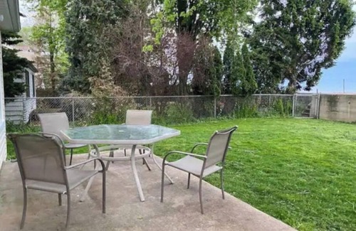 Estral Beach Cottage | Peaceful Lakefront Living – 3-BR Home with Breathtaking Views; Pet & Smoke-Free