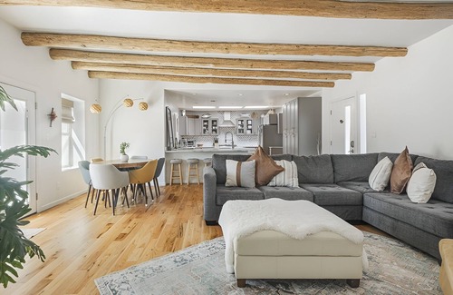 Alamedan Valley House | Peaceful 3 Bedroom Los Ranchos Home close to Balloon Fiesta Park