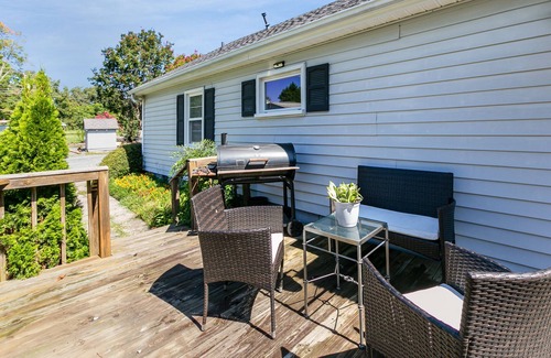 Sunset Road House | Peace and Harmony Stay in the Queen City!