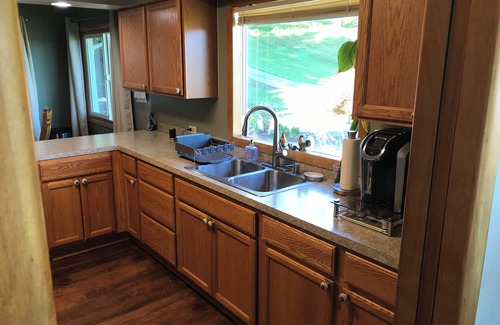 Raymond House | Peace and quiet. Hidden Serenity at Country Charm house.