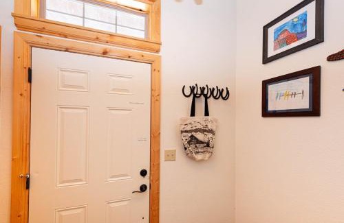 Pole Creek House | Peace and Quiet in the mountains