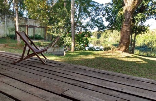 Barranco Alto House | Peace and quiet on the riverfront and close to everything in Caraguá