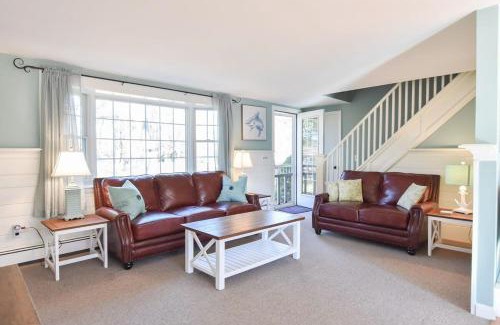 Wellfleet House | Peace and Quiet & Spacious Back Deck