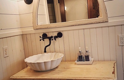 Mount Vernon Cottage | Peace and Tranquility Found Here!