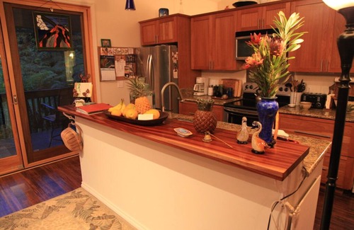 Ohia Estates House | ~Peace and Tranquility in rain-forested Volcano on luxurious property ~