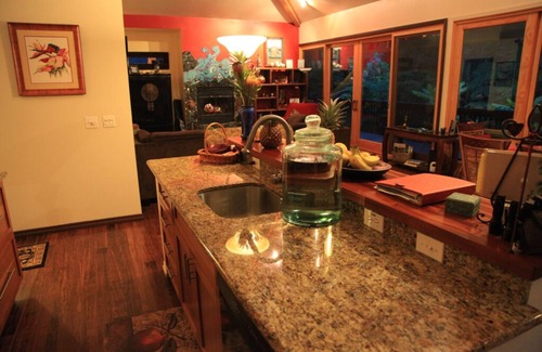 Ohia Estates House | ~Peace and Tranquility in rain-forested Volcano on luxurious property ~