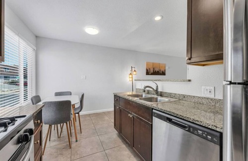 West University House | Peace & Central Location