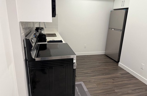 West Edmonton Apartment | Peace Haven. Cozy, lovely home away from home (Basement).