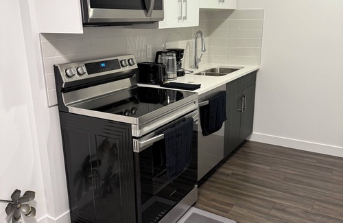 West Edmonton Apartment | Peace Haven. Cozy, lovely home away from home (Basement).