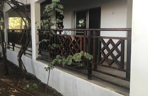 Gunjur House | Peace House in Gunjur, Style and Comfort, Just off Gunjur Highway