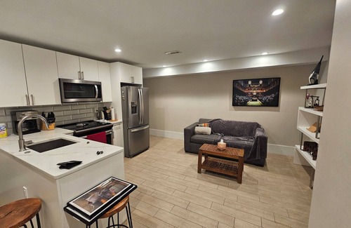 Le Droit Park Apartment | Peace in the City - Pet friendly