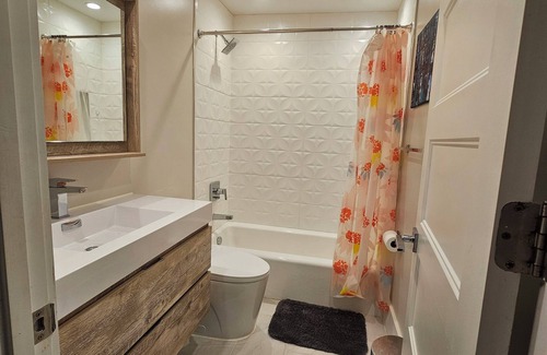 Le Droit Park Apartment | Peace in the City - Pet friendly