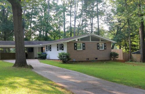 East Side House | Peace in the City