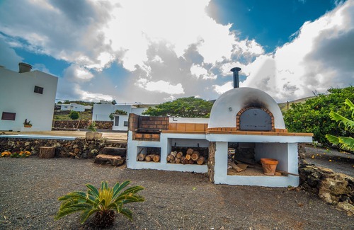 Tabayesco House | Peace in the countryside 1 km from the beach, magnificent views, bbq and free wifi