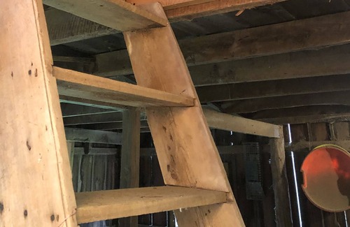 Cashton House | Peace in the Valley Rustic Rental-Larry's Loft