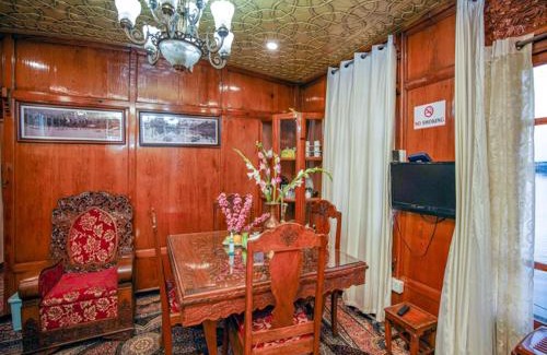 Nagin Bagh Boat Rental | Peace of mind group of houseboats