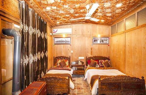 Nagin Bagh Boat Rental | Peace of mind group of houseboats