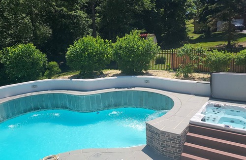 Mainland House | Peace of mind on a big mansion, close to all local stores.