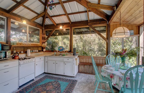 Keaau Cabin | Peace Of Paradise 1 Bedroom Cabin by RedAwning