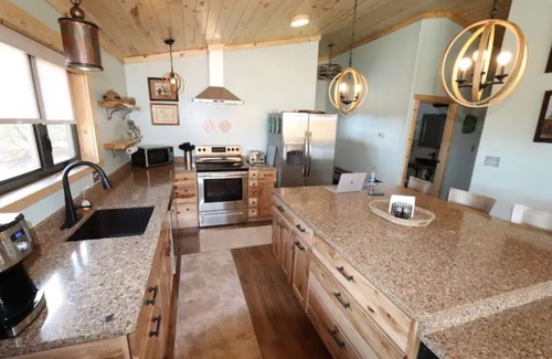 Torrey House | Peace, Privacy, Serenity and Panoramic Views from all windows,nOne of a Kind