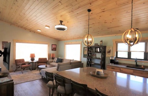 Torrey House | Peace, Privacy, Serenity and Panoramic Views from all windows,nOne of a Kind